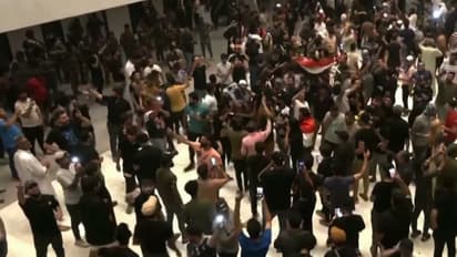 ഇറാഖ് പാര്ലമെന്റ് കയ്യേറി ജനം: തടയാതെ സേന, വിവിധ നഗരങ്ങളില് ജനം തെരുവില്