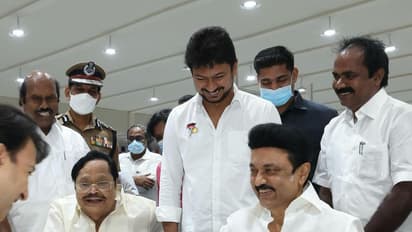 Mkstalin- Chess: 44வது செஸ் ஒலிம்பியாட் போட்டி இன்று ஆரம்பம்...முதல்வர் ஸ்டாலின் செஸ் விளையாடி அசத்தல்...