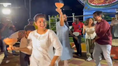 ধুনুচি নাচে সৌরভ, দিতিপ্রিয়া, ‘কলকাতা চলন্তিকা’-এ সামিল বং গাইও