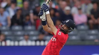 അടിയോടടി! ടി20യില് റെക്കോര്ഡിട്ട് മൊയീന് അലി; പിന്നിലാക്കിയത് ലിവിംഗ്സ്റ്റണെ, ഇംഗ്ലണ്ടിന് ജയം- വീഡിയോ