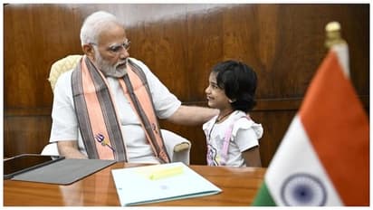 நீங்கள் மோடிதானே.. நீங்கள் மக்களவையில் வேலை செய்கிறீர்கள்.. பிரதமரை திகைக்க வைத்த 5 வயது சிறுமி. 