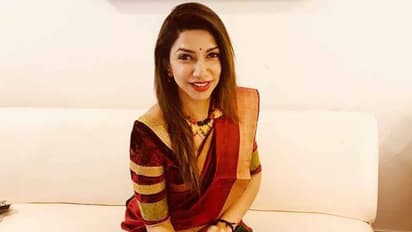 அழகு தமிழ்.. நுனி நாக்கு ஆங்கிலம்.. ஒலிம்பியாட்டிற்கு கம்பீரம் சேர்த்த தொகுப்பாளினி பாவனா பாலகிருஷ்ணன்..யார்.?