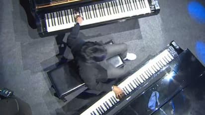 செஸ் ஒலிம்பியாட் தொடக்க விழா: ஒரே சமயத்தில் 2 பியானோக்களை வாசித்து தெறிக்கவிட்ட லிடியன் நாதஸ்வரம்