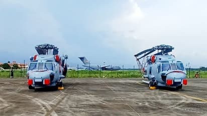 अमेरिका से इंडियन नेवी को मिले दो MH-60R हेलिकॉप्टर, पानी में छिपी पनडुब्बियों के शिकार में है माहिर
