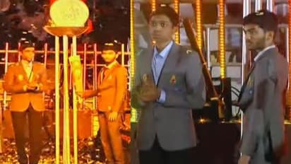 செஸ் ஒலிம்பியாட் ஜோதியை ஏற்றிய இளம் கிராண்ட்மாஸ்டர்கள் பிரக்ஞானந்தா, குகேஷ்..!