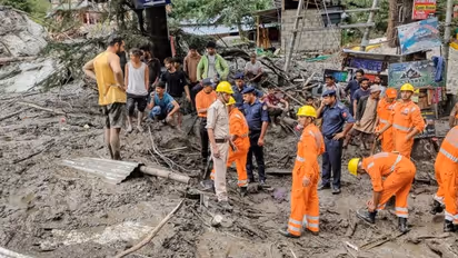 കാര്ഗിലിൽ മിന്നൽ പ്രളയത്തിൽ വ്യാപക നാശം: മലവെള്ളപ്പാച്ചിലിൽ പാലം ഒഴുകി പോയി