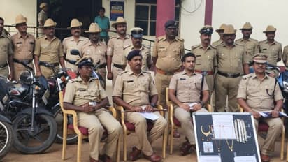 ಲಿಂಗಸುಗೂರು ಪೊಲೀಸರಿಂದ ತಲೆಮರೆಸಿಕೊಂಡು ಓಡಾಡ್ತಿದ್ದ ಕಳ್ಳರ ಬಂಧನ: 16 ಬೈಕ್, ಚಿನ್ನಾಭರಣ ಜಪ್ತಿ