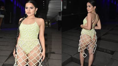  উন্মুক্ত নিটোল নিতম্ব, সুইমস্যুট পরে বেরোলেন প্রকাশ্য রাস্তায়, উরফির যৌন আবেদনে পাগল ভক্তরা