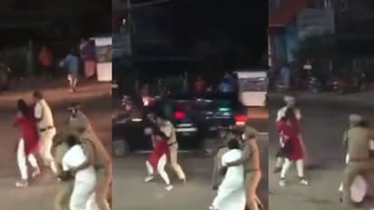 കുന്നംകുളത്ത് മുഖ്യമന്ത്രിയെ കരിങ്കൊടി കാട്ടി യൂത്ത് കോണ്ഗ്രസ് പ്രവര്ത്തകര്