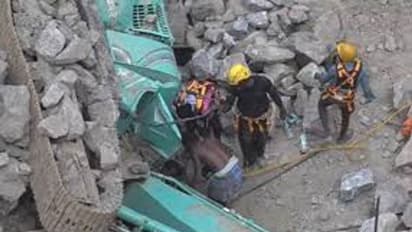 மீண்டும் கல்குவாரி விபத்து.. பாறைகள் சரிந்து விழுந்து 2 பேர் உடல் நசுங்கி பலி.. ஆட்சியர் ஆய்வு