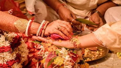 Weird Wedding: ಇಲ್ಲಿ ವರನಲ್ಲ, ಅವನ ಸಹೋದರಿ ಜೊತೆ ವಧು ಸಪ್ತಪದಿ ತುಳಿಯುತ್ತಾಳೆ !