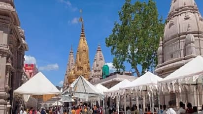  काशी विश्वनाथ धाम में पर्यटकों का मोबाइल निभाएंगा टूरिस्ट गाइड की भूमिका, मंदिर प्रशासन ने की खास तैयारी