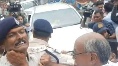 भोपाल में पहले दो मंत्रियों से बहस, फिर पूर्व सीएम ने पुलिसकर्मी का कॉलर पकड़कर की मारपीट, देखें वीडियो
