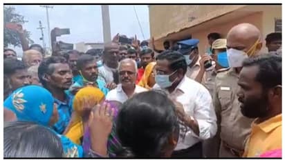  സ്കൂൾ വിദ്യാർത്ഥിനികളോട് അപമര്യാദയായി പെരുമാറി: കായികാദ്ധ്യാപകൻ അറസ്റ്റിൽ