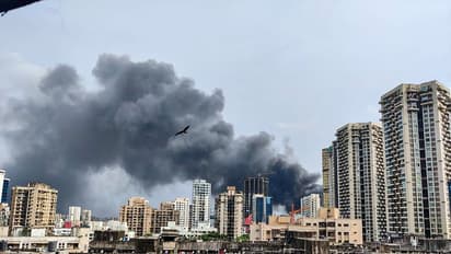 मुंबई के अंधेरी में भीषण आग, दो प्रोडक्शन्स की फिल्म शूटिंग के लिए बना था सेट, एक व्यक्ति की मौत एक गंभीर