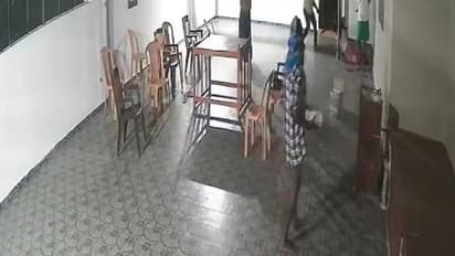 வீடு புகுத்து திமுக பிரமுகர் மீது கொலை வெறி தாக்குதல்.. படுகாயங்களுடன் மருத்துவமனையில் தீவிர சிகிச்சை.!