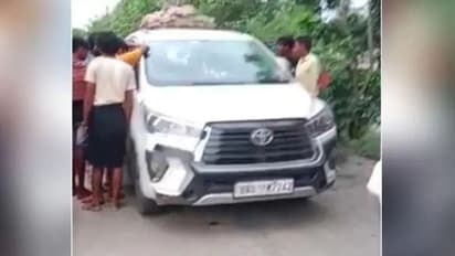  बिहार के सीवान में फिल्मी स्टाइल में कारोबारी का अपहरण, चलती इनोवा कार से खींच ले गए...पत्नी-बच्चे रोते रहे