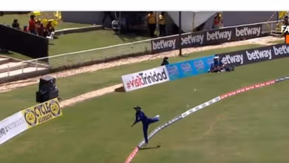 ബാറ്റിംഗില് വട്ടപ്പൂജ്യം, പക്ഷേ ഈ ബൗണ്ടറി സേവിന് 100 മാര്ക്ക്; സൂപ്പര്മാനായി ശ്രേയസ് അയ്യര്- വീഡിയോ