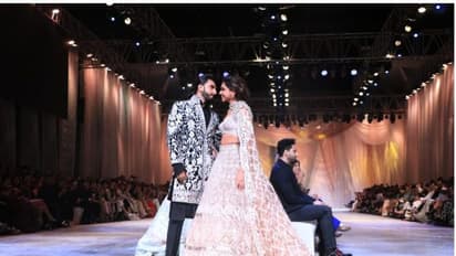 ರಣವೀರ್ ಸಿಂಗ್-ದೀಪಿಕಾ ರೊಮ್ಯಾಂಟಿಕ್ ರ್ಯಾಂಪ್ ವಾಕ್; ಫೋಟೋ ವೈರಲ್  