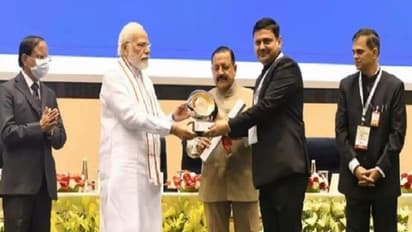 पीएम मोदी भी करते हैं वाराणसी डीएम कौशल राज शर्मा को पसंद, जानिए कैसे 24 घंटे में रुका ट्रांसफर