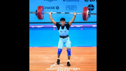 ആദ്യം ജീവിതഭാരമുയര്‍ത്തി, ഒടുവില്‍ കോമണ്‍വെല്‍ത്തില്‍ ഇന്ത്യയുടെ വിജയഭാരവുമയര്‍ത്തി സങ്കേത് സാര്‍ഗര്‍