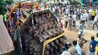 பரபரப்பு !! மீண்டும் ஒரு தேர் விபத்து.. அப்படியே சரிந்து விழுந்த கோவில் தேர்.. காரணம் இது தான்.. வெளியான தகவல்