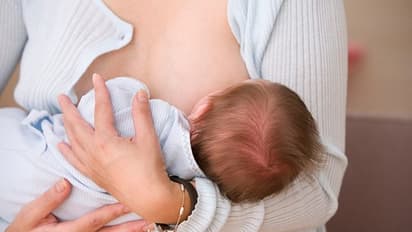 ब्रेस्टफीडिंग कराने वाली मां को न्यूट्रिशन से जुड़ी 4 बातों का रखना चाहिए खास ख्याल,न्यूट्रिशनिस्ट से लें Tips