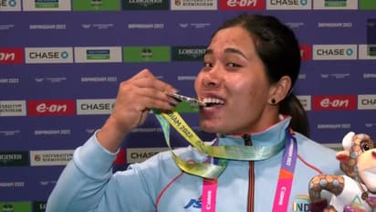 पिता ने बंद रखी किराने की दुकान, भाई ने रिचार्ज कराया टीवी, जानें कैसे परिवार ने की बड़े मौके की तैयारी