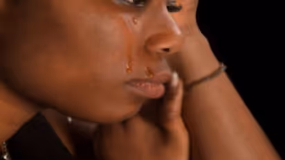 यहां पति के मरने के बाद महिला को अजनबी से करना पड़ता है सेक्स, विधवा को दी जाती है दिल दहलाने वाली यातना