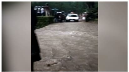 സംസ്ഥാനത്ത് മഴ കനത്തു: രണ്ട് മരണം, ഉള്വനങ്ങളില് ഉരുള്പൊട്ടിയതായി സൂചന, ജാഗ്രത