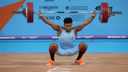 10 फोटोज में देखें गोल्डन ब्वॉय अंचित शुली की लाइफ, स्टाइल में नहीं है जवाब