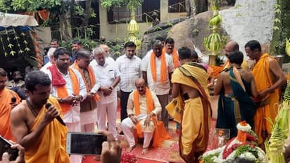 Photos: ಆಂಜನಾದ್ರಿ ಹನುಮನಿಗೆ ಸಿಎಂ ಸಾಷ್ಟಾಂಗ ನಮಸ್ಕಾರ