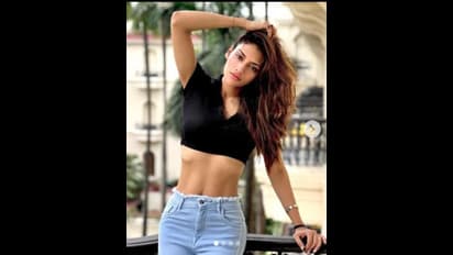 টলিউডের বিতর্কিত নায়িকা নুসরতের সেরা ১০ টি বোল্ড ছবি