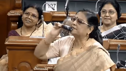 কাঁচা বেগুনে কামড় কাকলি ঘোষ দস্তিদারের, জানুন সংসদে কেন এমন কাণ্ড তৃণমূল সাংসদের