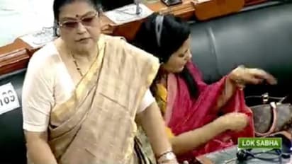 ಸದನದಲ್ಲಿ ಹಣದುಬ್ಬರ ಚರ್ಚೆ ವೇಳೆ, 1.6 ಲಕ್ಷದ ಬ್ಯಾಗ್‌ಅನ್ನು ಮುಚ್ಚಿಟ್ಟ ಟಿಎಂಸಿ ಸಂಸದೆ ಮಹುವಾ ಮೊಯಿತ್ರಾ!