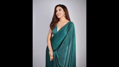 చీరలో క్లీవేజ్‌ అందాలతో పిచ్చెక్కిస్తున్న రీతూ వర్మ.. సన్నని నడుముతో టెంప్ట్ చేస్తున్న హాట్‌ హీరోయిన్