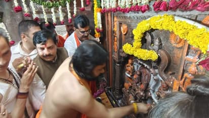 Nagchandreshwar Mandir Ujjain: सिर्फ नागपंचमी पर खुलता है ये नाग मंदिर, तक्षक नाग से जुड़ा है इसका रहस्य