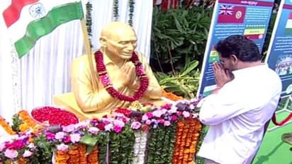 పింగళి వెంకయ్య జయంతి వేడుకలు.. త్రివర్ణ పతాకాన్ని ఆవిష్కరించిన సీఎం జగన్​