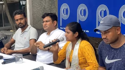 একটা চাকরি পেতে হাজার কিলোমিটার পথ হাঁটলেন ১৫০ জন, উদ্দেশ্য অমিত শাহের সঙ্গে দেখা করা