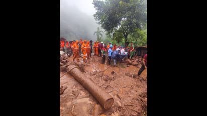 കനത്ത മഴ: തൃശ്ശൂരിലും കൊല്ലത്തും കാണാതായവർക്കായി തെരച്ചിൽ തുടരുന്നു, കണ്ണൂരിലെ മലയോര മേഖലയിൽ അതീവ ജാഗ്രത 