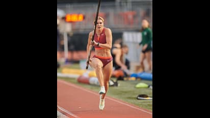 Bold photo: হট ফোটোতে সোশ্যাল মিডিয়া  তোলপাড় কমনওয়েল্থ গেমসের সোনাজয়ীর, দেখুন সুন্দরীর মনভোলান ছবি 