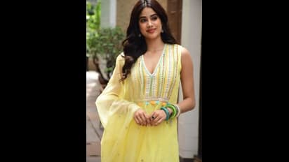 হলুদ স্যুটে, এথনিক লুকে স্বপ্ন সুন্দরী জাহ্নবী