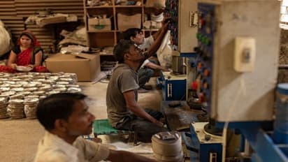 महिलाओं को वर्कप्लेस पर रहना चाहिए अलर्ट, इन 10 अधिकारों के बारे में जरूर जानें