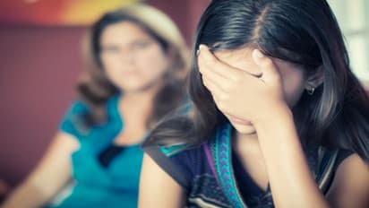 వివాహేతర సంబంధం : దూరం పెట్టిందని.. మహిళపై యాసిడ్ దాడి !