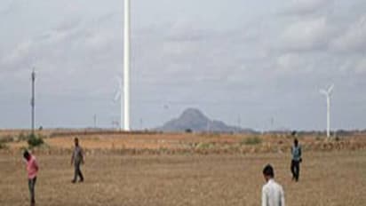 కర్నూలు జిల్లాలో రైతుకు దొరికిన విలువైన వజ్రం.. రూ. 20 లక్షలకు విక్రయం..!