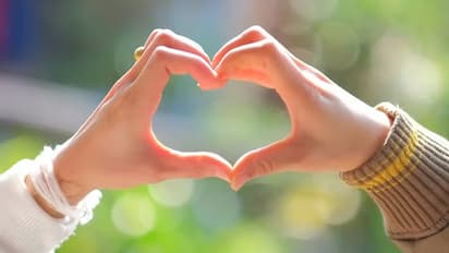 तलाक के बाद महिला ने दी 'बैचलर पार्टी', वेटर पर हार बैठी दिल, शुरू हुई अनोखी प्रेम कहानी