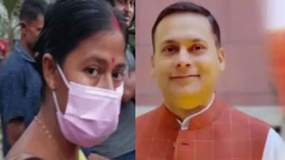 পার্থর দিকে জুতো ছুড়ে ‘প্রকৃত মহিষাসুরমর্দিনী’, বিজেপির টুইটে শুভ্রার প্রভূত প্রশংসা