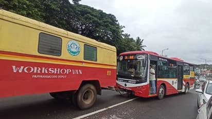 K swift:  കെഎസ്ആര്‍ടിസിയുടെ ഇലക്ട്രിക് ബസ്സ് സര്‍വ്വീസ് തുടങ്ങി; പിറ്റേന്ന് തന്നെ ഒരെണ്ണം 'കട്ടപ്പുറം' കയറി 