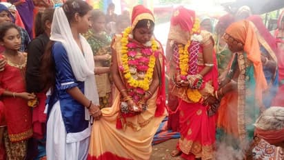 यहां बिना दूल्हे के निकलती है बारात, दुल्हन के साथ 7 फेरे लेती है उसकी की बहन, जानें इस अजीब परंपरा के बारे मे