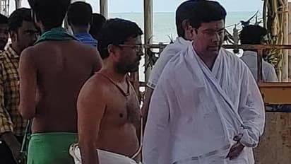 முதல்வரின் மருமகன்னா.?? கோவில்ல இஸ்டத்துக்கு செய்வீங்களா.? சபரீசன் யாகத்தால் கொந்தளிக்கும் பாஜக.